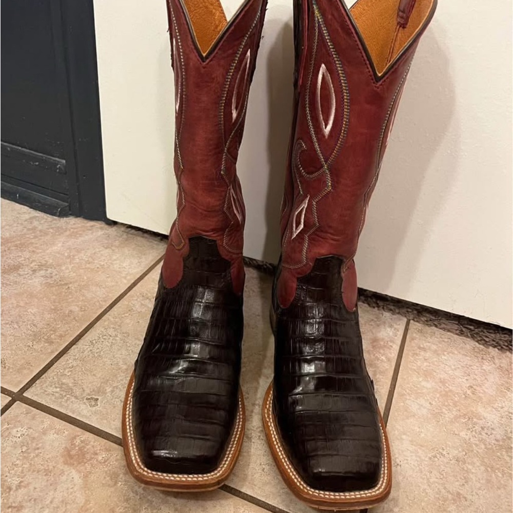 Women’s Dark brown Caiman Tony Lama women’s western boot